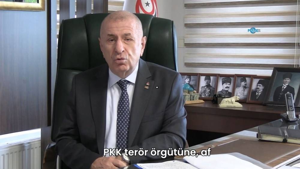 &Uuml;mit &Ouml;zdağ&rsquo;dan &ouml;ğretmenlere &ccedil;ağrı: &lsquo;Atat&uuml;rk&rsquo;&uuml; ve Kurtuluş Savaşı&rsquo;nı anlatmaya devam edin&rsquo;  - Videolu Haber