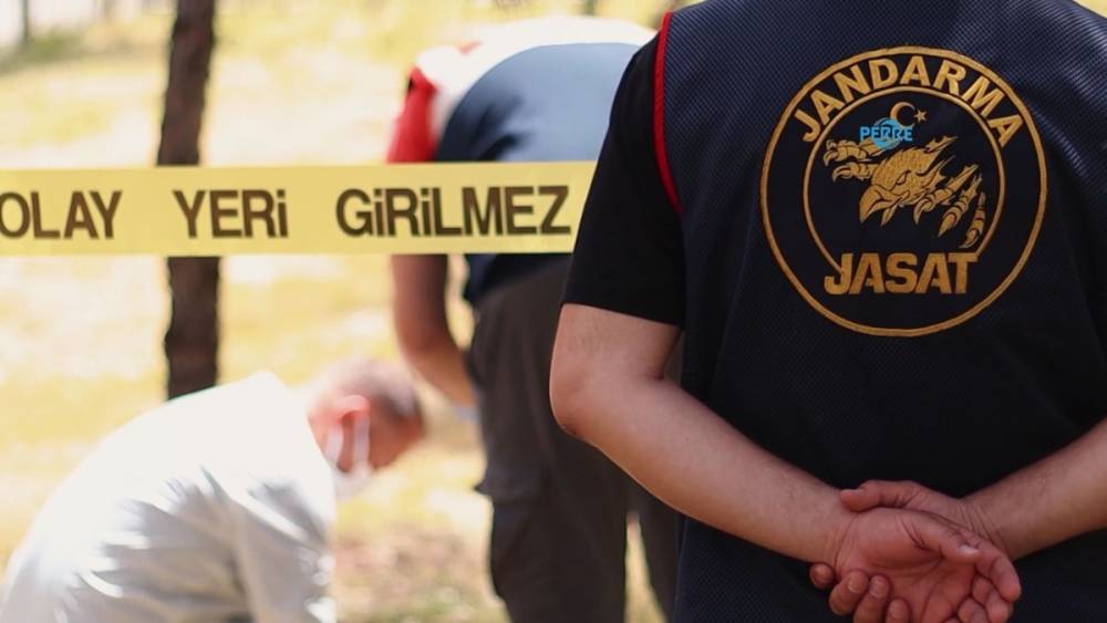 X-Ray g&ouml;r&uuml;nt&uuml;s&uuml;ndeki ayrıntı yangın s&uuml;s&uuml; verilen cinayeti ortaya &ccedil;ıkardı  - Videolu Haber