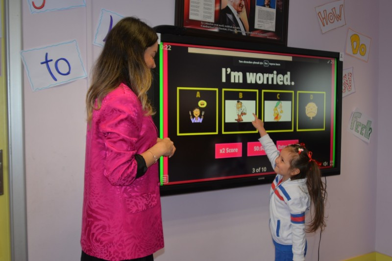            5 YAŞINDA İNGİLİZCE SUNUM YAPTILAR