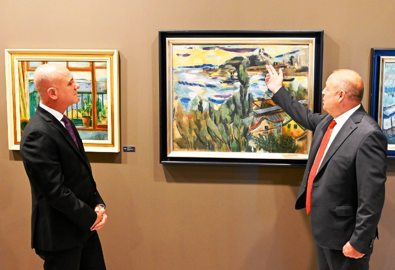 AKS’DE İKİ SERGİ BİRDEN SANATSEVERLERLE BULUŞUYOR