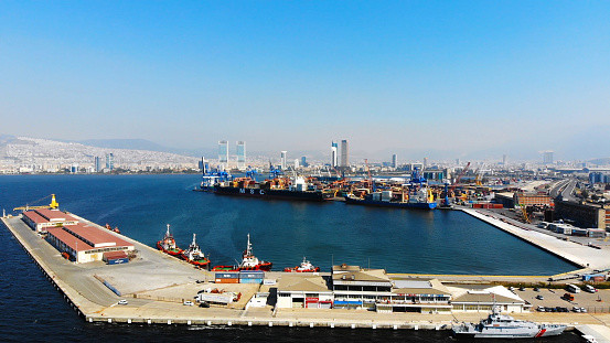 “ALSANCAK LİMANI ÖZELLEŞTİRİLMELİ AMA KAMUOYUNUN ŞEFFAFLIK BEKLENTİSİ KARŞILANMALI”