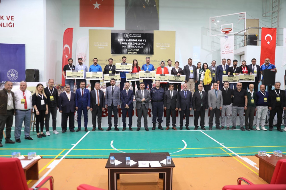  AMATÖR SPOR KULÜPLERİNE AYNİ VE NAKDİ YARDIM TÖRENİ DÜZENLENDİ
