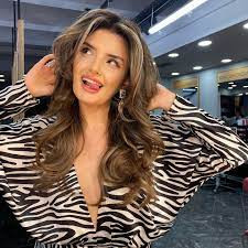                BEGÜM POLAT MASAYI DAĞITTI