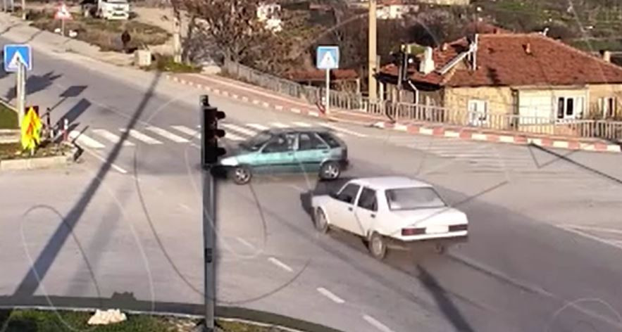Burdur'da dikkatsiz sürücülerin sebep olduğu kazalar kamerada!