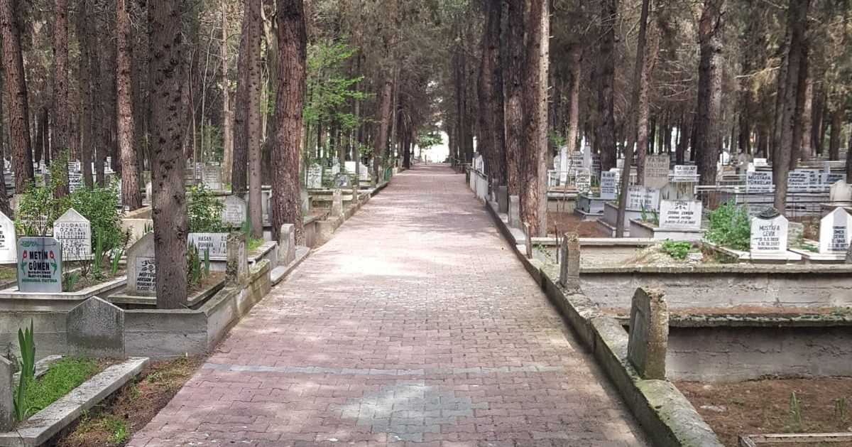 Burdur'un mezarlıkları tertemiz oldu, ziyarete hazır