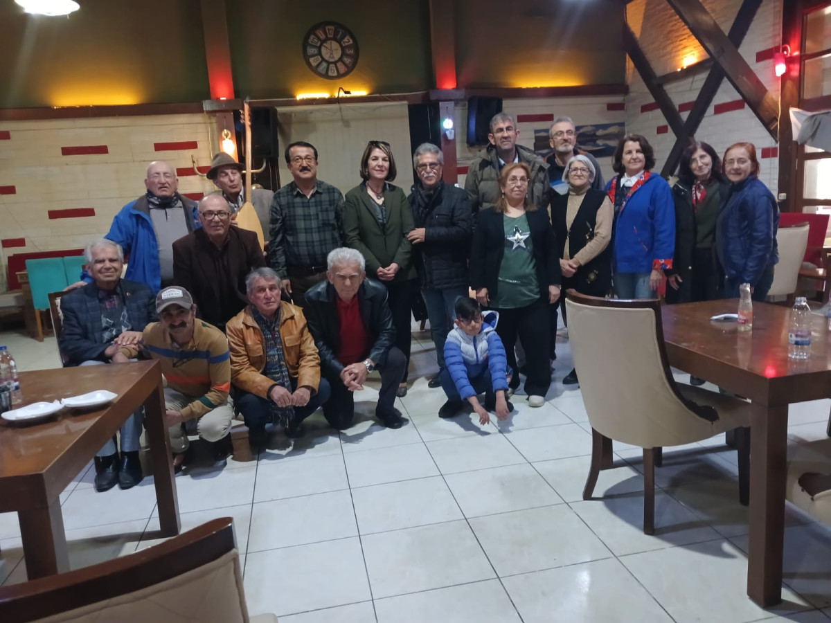 DÜNYA ŞİİR VE ÖYKÜ GÜNÜNDE BURDURLU ŞAİR VE YAZARLAR VAGON KAFEDE BİR ARAYA GELDİ