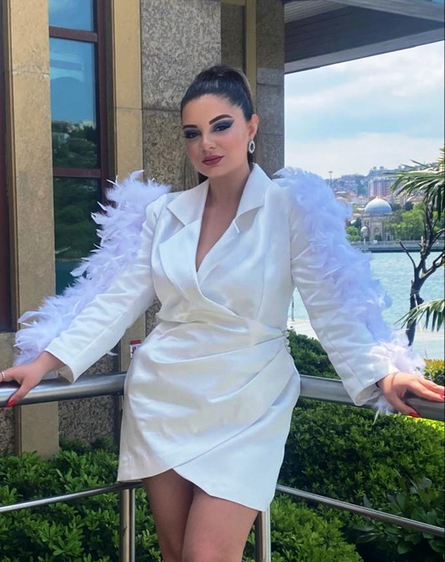                   DUYGU NAR'IN MODA DÜNYASINA İDDİALI GİRİŞ