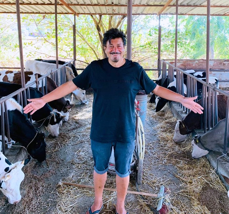              EKİN ŞARKISINI İNEKLERE BİLE SEVDİRDİ