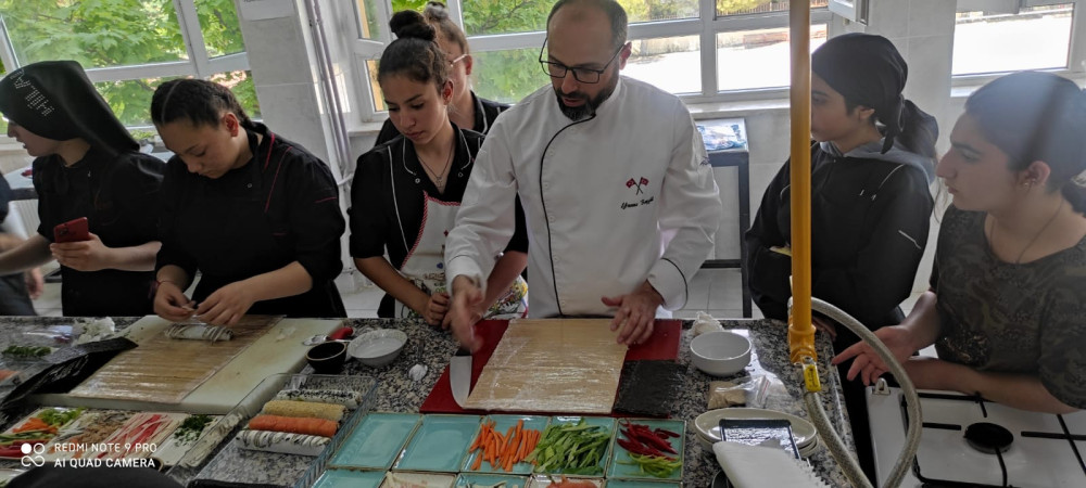                EMEKEVLER LISESI ÖĞRENCILERINE SUŞI EĞITIMI