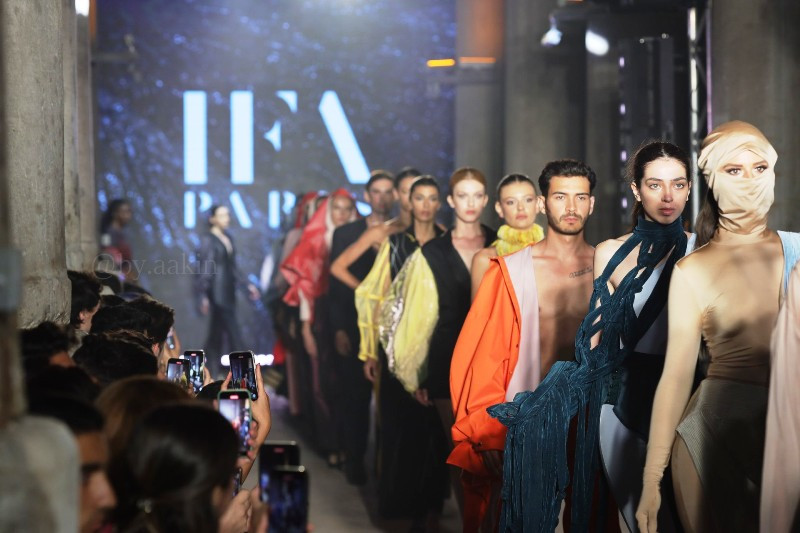 IFA PARIS İSTANBUL KAMPÜSÜ MEZUNİYET DEFİLESİ  TASARIMLARIYLA GÖZ KAMAŞTIRDI 