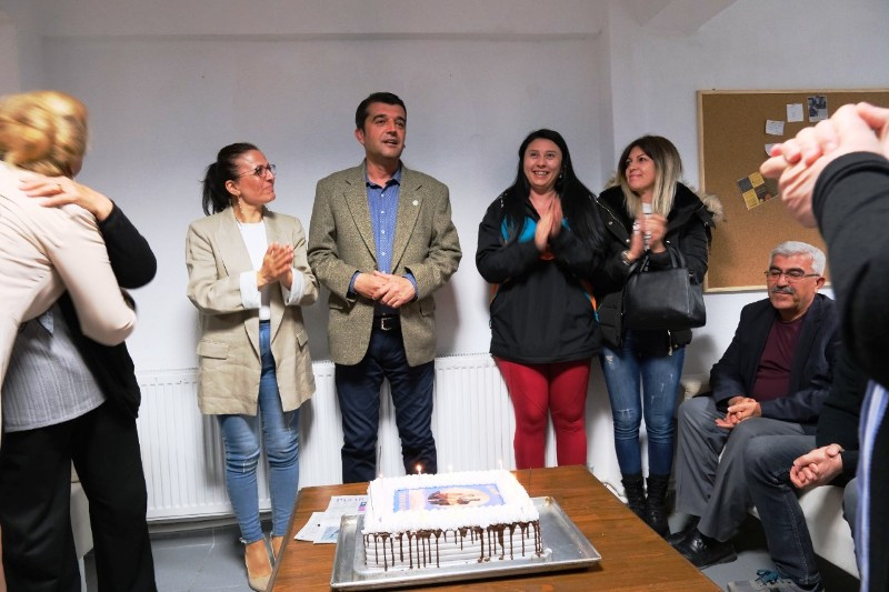 İYİ PARTİ BUNDUR MİLLETVEKİLİ ADAYI ERKAN MUTLULUĞUNU SEÇMENLERLE PAYLAŞTI 