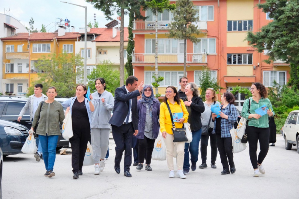  İYİ PARTİ BURDUR MİLLETVEKİLİ ADAYI FARUK ERKAN “İYİ’LER KAPI KAPI GEZİYOR”