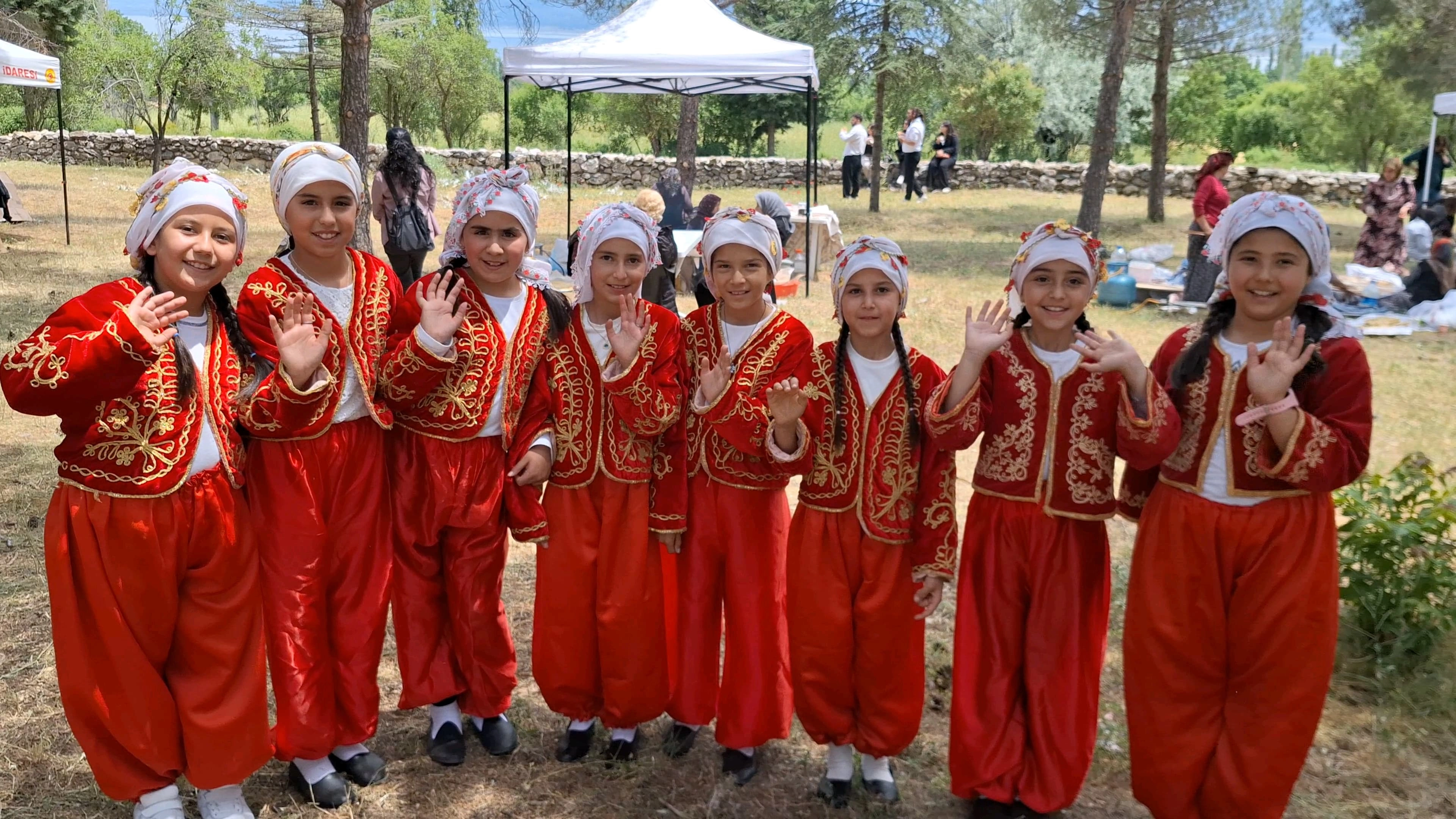 Kalemşah yazıyor..Minik Yüreklerden Büyük Kültüre Yolculuk .Karakent köyünde Kemer ilkokulu ruzgarı esti
