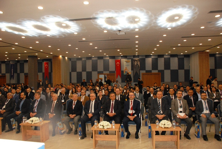 MEHMET AKİF ERSOY ÜNİVERSİTESİ TÜRKİYE’NİN İLK HAYVANCILIK TEKNOLOJİLERİ FESTİVALİNİ DÜZENLEDİ 