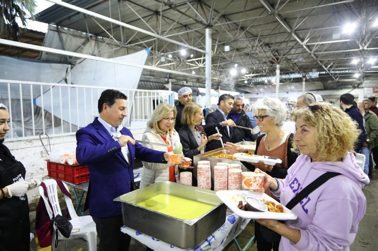 RAMAZAN COŞKUSU BELEDİYE SOFRALARINDA YAŞANIYOR