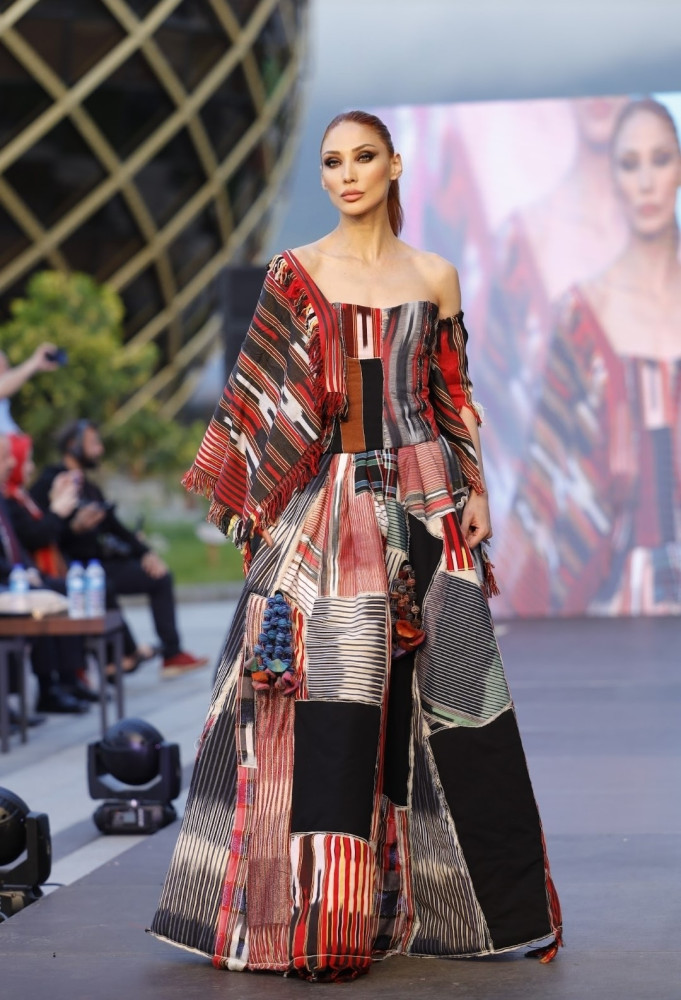                         RİZE’DE HACERE ORHAN DEFİLESİ İZLEYENLERİ BÜYÜLEDİ.