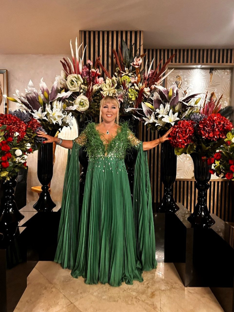 SEDA SAYAN VE SAFİYE SOYMAN'A BAYRAM TASARIMI