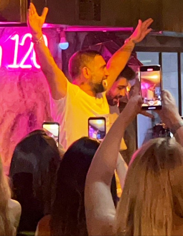 ÜMİT KARAN, FERDİ AYDIN SOHBETİ DJ KABİNİNDE BİTTİ