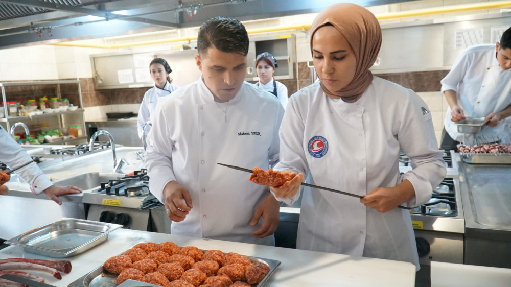            ÜNİVERSİTE KARİYERLİ TURİZM İŞLETMECİLİĞİ VE OTELCİLİK YÜKSEKOKULU