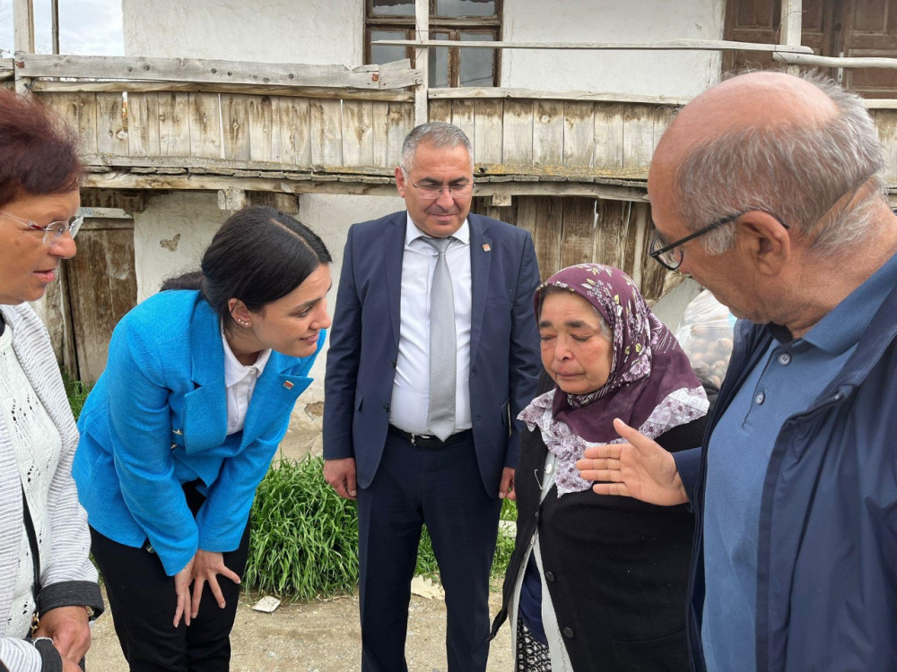 YEŞİLOVA HÜLYA KIZINI BAĞRINA BASTI - 