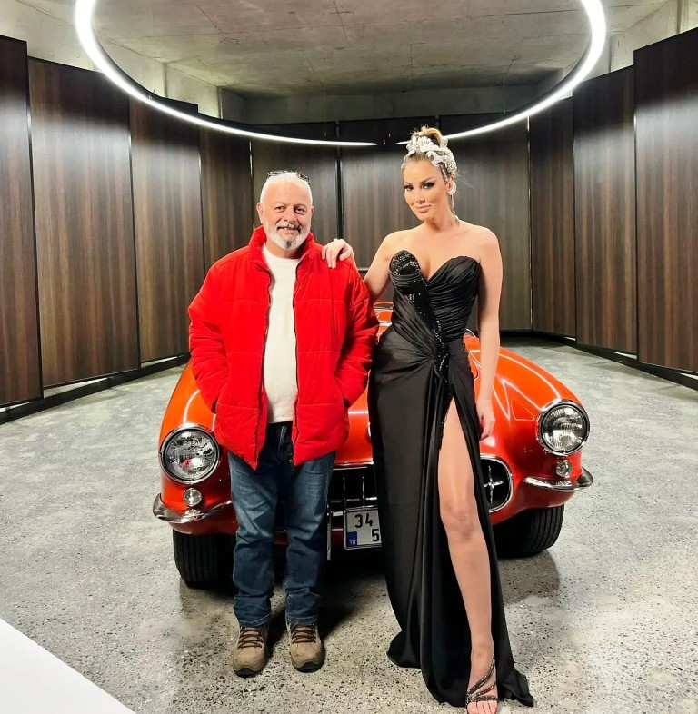 YEŞİM SALKIM, PETEK DİNÇÖZ, MAHMUT TUNCER SAHNESİ ONA EMANET